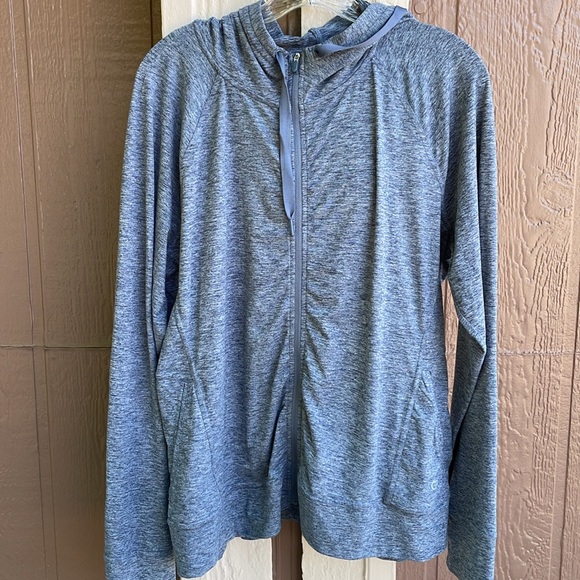 (2) GapFit Sweatshirts - Picture 4 of 7